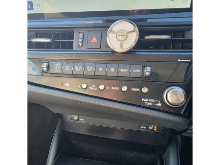 2023 Lexus ES 300 H ES300h Dynamic €43,950 thumbnail