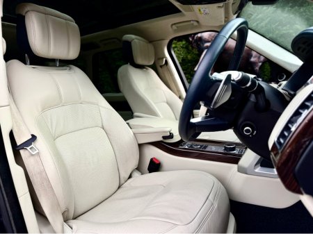 2020 Land Rover Range Rover 2.0 P400E AUTOBIOG €57,950 thumbnail