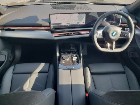 2026 BMW 5 Series - thumbnail 4