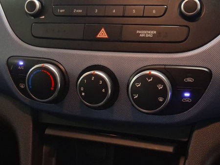 2015 Hyundai i10 - thumbnail 14