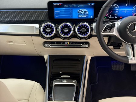 2025 Mercedes-Benz GLB - thumbnail 11