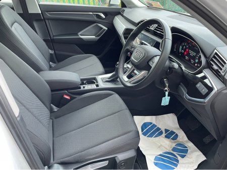 2024 Audi Q3 35 TDI 150HP S-TRONIC SE AUTO €41,995 thumbnail