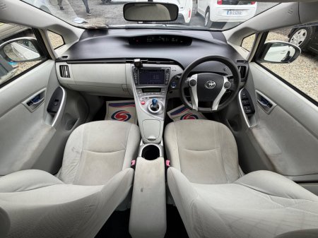 2013 Toyota Prius - thumbnail 9