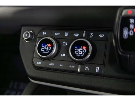 2022 Land Rover Defender 3.0 D300 110 AUTO 4WD €56,911 thumbnail