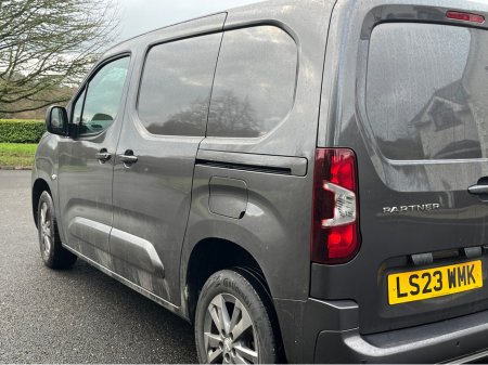 2023 Peugeot Partner ASPHALT PREMIUM + BLUEHDI PLUS L1 €14,500 thumbnail
