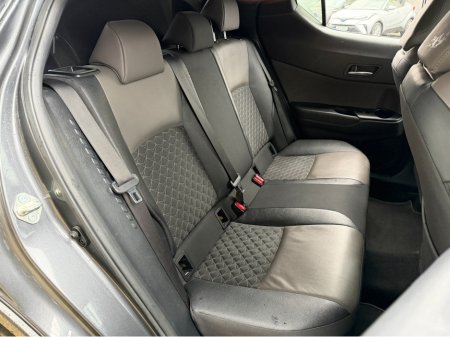 2023 Toyota C-HR HYBRID..Keyless Entry..Apple CarPlay €22,750 thumbnail