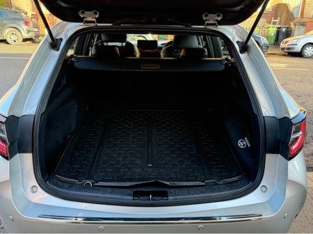 2022 Toyota Corolla 1.8 Hybrid Luna, New Nct 01/2028, Full Service History (16 Stamps!), Reversing Camera, Bluetooth, Cruise Control, Lane Assist, A/C, Alloys, Parking Sensors, 5 Door, Finance Available, Service Included €15,750 thumbnail