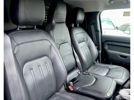 2022 Land Rover Defender ++LOW KM++ 3 SEATS / PLUS VAT €53,000 thumbnail