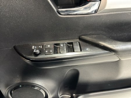 2022 Toyota Hilux 2.4 SR5 DOUBLE CAB 4DR €33,995 thumbnail