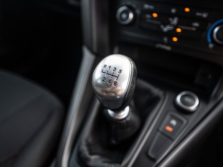 2017 Ford Focus - thumbnail 23