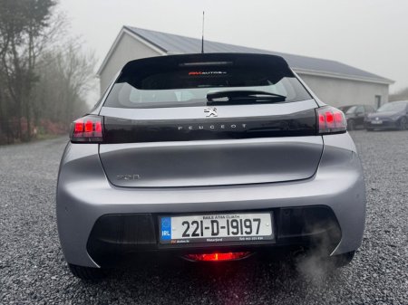 2022 Peugeot 208 - thumbnail 8