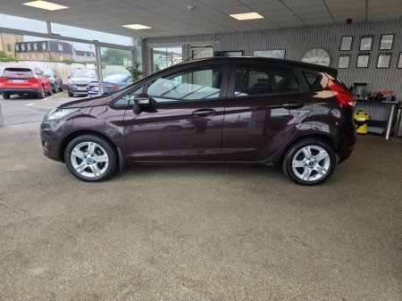 2010 Ford Fiesta - thumbnail 4