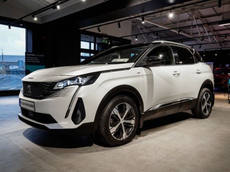 2021 Peugeot 3008 - thumbnail 5