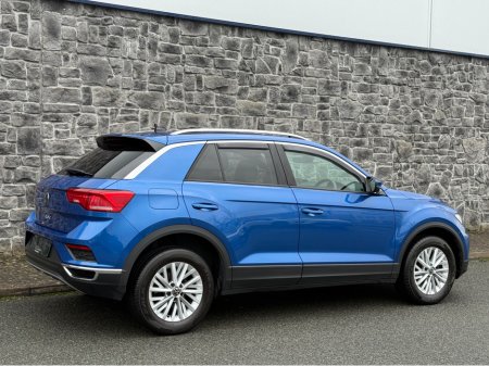 2022 Volkswagen T-Roc DESIGN 1.0 TSI 110HP 5DR €23,950 thumbnail