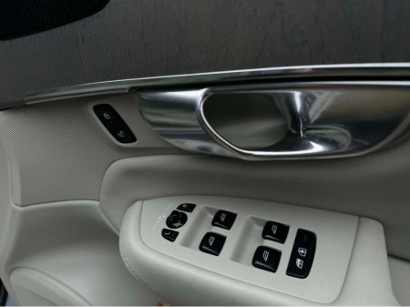 2023 Volvo XC90 - thumbnail 10