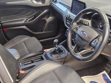 2019 Ford Focus - thumbnail 14