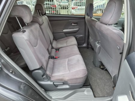 2012 Toyota Prius - thumbnail 17