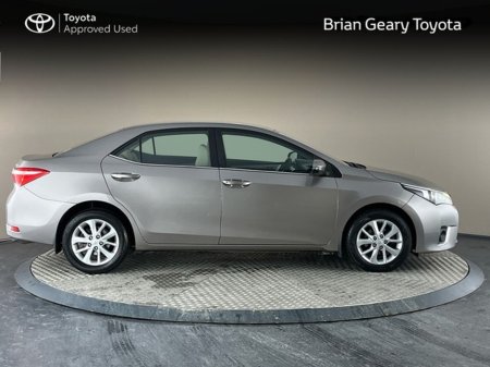 2015 Toyota Corolla - thumbnail 3