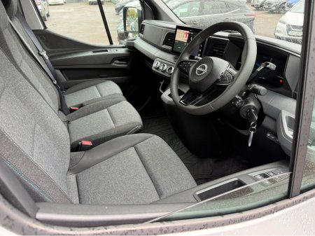 2026 Nissan Interstar - view 3