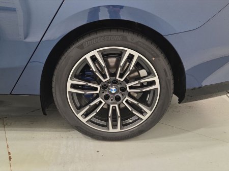 2026 BMW 5 Series  thumbnail