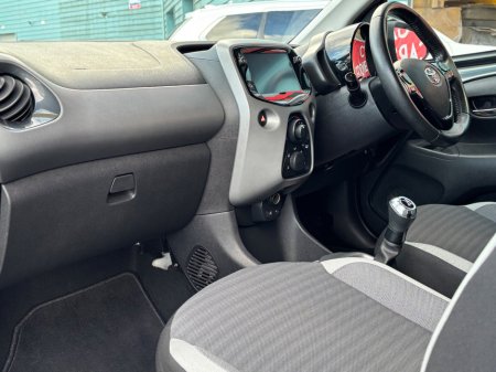 2020 Toyota Aygo 1.0 VVT-i x-play Smartphone €11,950 thumbnail