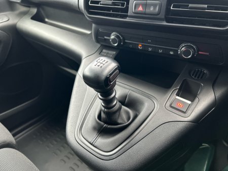 2026 Opel Combo SPORT L1H1-1.5 100PS D-6SP thumbnail