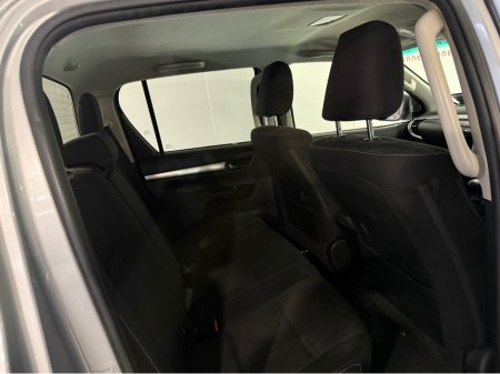 2021 Toyota Hilux INVINCIBLE D-4D 4WD DCB thumbnail