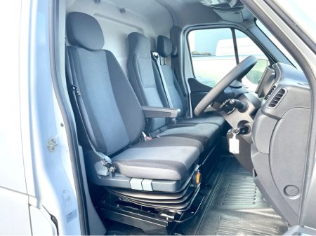 2023 Renault Master MM35 BUSINESS+ 2.3 BLUE DCI 135BHP MWB €18,000 thumbnail