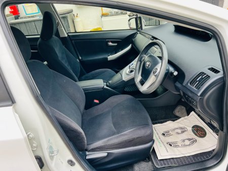 2014 Toyota Prius - thumbnail 10