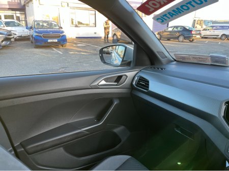 2023 Volkswagen T-Cross R-LINE AUTOMATIC 1.0 PETROL //HIGH SPEC//REVERSE CAMERA//HALF LEATHER SEATS//ADAPTIVE CRUISE CONTROL//KEYLESS ENTRY// €26,950 thumbnail