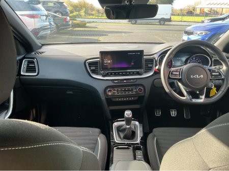 2025 Kia Ceed GT-LINE €32,995 thumbnail