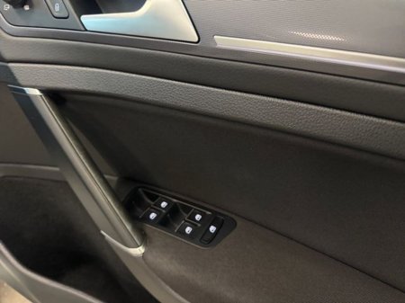 2016 Volkswagen Golf - thumbnail 12