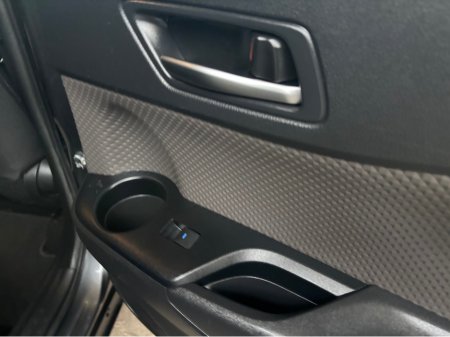 2023 Toyota C-HR HYBRID SOL 4DR AUTO €25,499 thumbnail