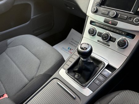 2012 Volkswagen Passat - thumbnail 9