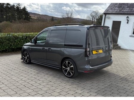 2023 Volkswagen Caddy - view 4