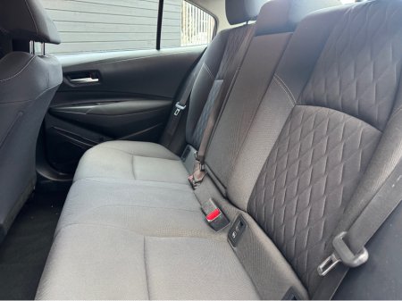 2021 Toyota Corolla 1.8 HYBRID SALOON €18,995 thumbnail