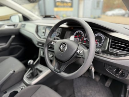 2018 Volkswagen Polo LE 1.0 MANUAL 5SPEED 65HP 5DR €14,950 thumbnail