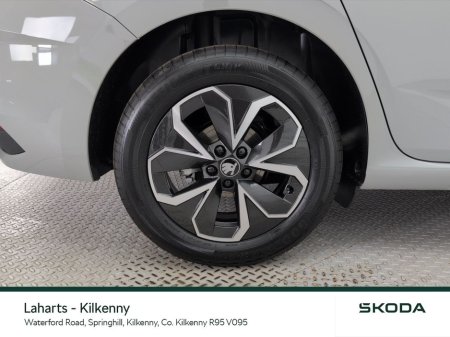 2025 Skoda Scala SELECTION 1.0TSI 115HP EX DEMO €27,950 thumbnail