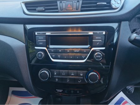 2015 Nissan Qashqai 1.5 DSL LOW MILAGE €8,500 thumbnail