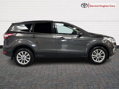 2018 Ford Kuga - view 3