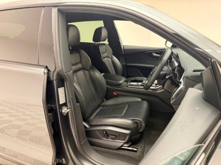 2023 Audi Q8 55 TFSI E S LINE BLACK ED 381HP QUATTRO €75,990 thumbnail