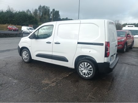 2022 Peugeot Partner PROFESSIONAL PLUS 1.5  HDI 100 6 €13,414 thumbnail