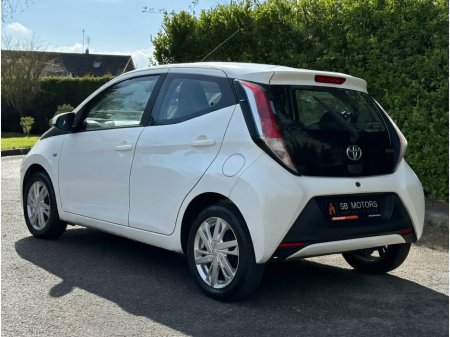 2016 Toyota Aygo - thumbnail 9