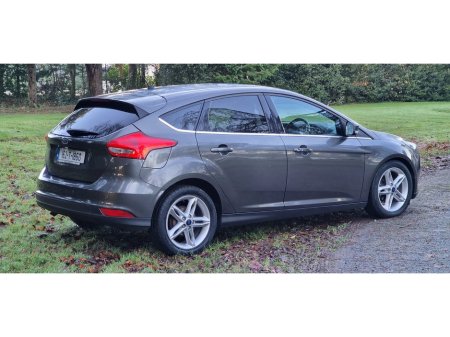 2016 Ford Focus - thumbnail 7
