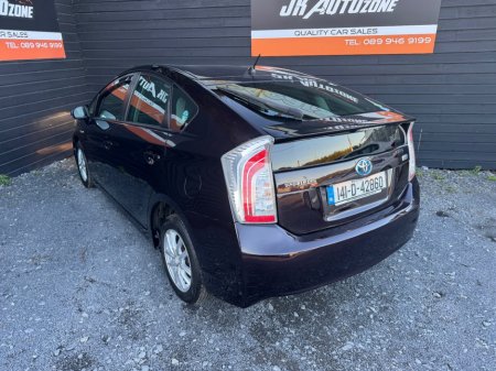 2014 Toyota Prius - thumbnail 4