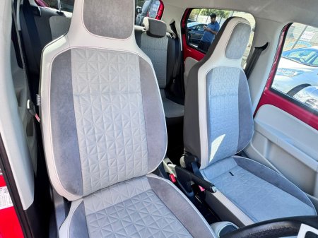 2017 Volkswagen up!  €9,999 thumbnail