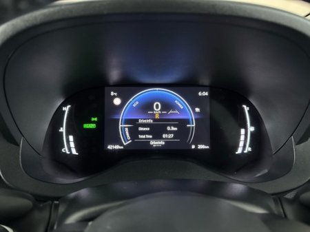 2024 Toyota Yaris Cross HYBRID LUNA €27,950 thumbnail