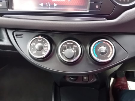 2016 Toyota Yaris - thumbnail 28