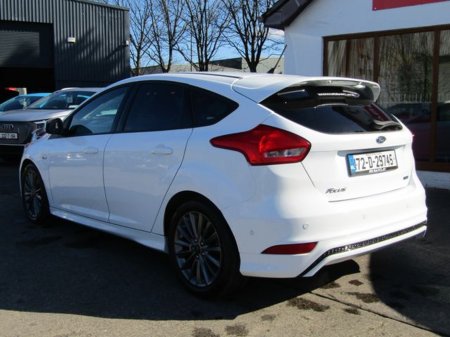 2017 Ford Focus - thumbnail 6