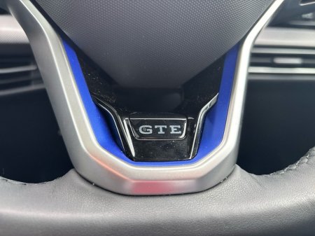 2025 Volkswagen Golf GTE 1.5TSI PHEV 177HP DSG €49,975 thumbnail